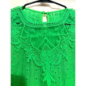Curvy Size XL  Lacy Sleeveless Top  Lime Green